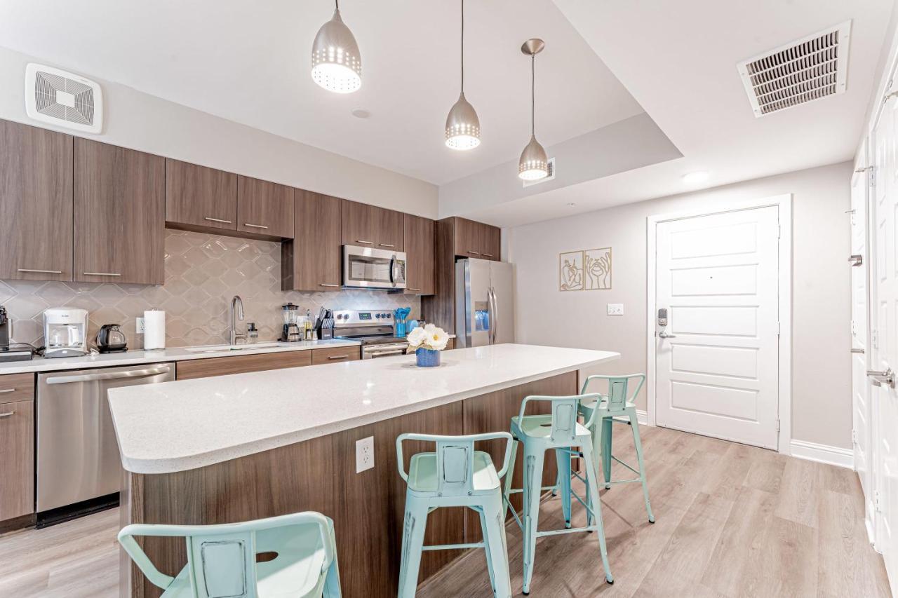 Апартаменты Upscale Modern Apts - Free Parking, Fast Wifi, Courtyard Остин Экстерьер фото