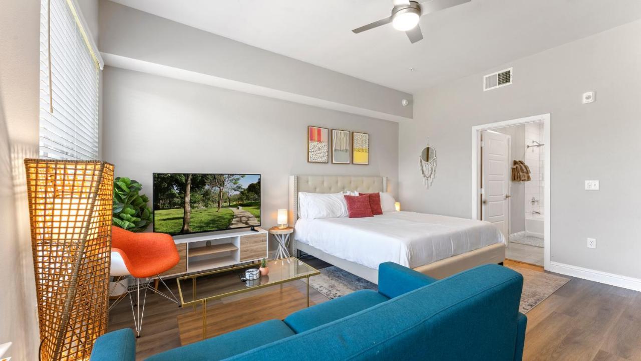 Апартаменты Upscale Modern Apts - Free Parking, Fast Wifi, Courtyard Остин Экстерьер фото