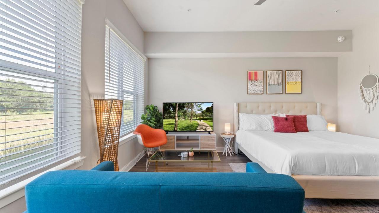 Апартаменты Upscale Modern Apts - Free Parking, Fast Wifi, Courtyard Остин Экстерьер фото